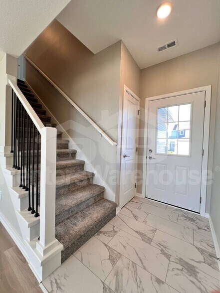 Building Photo - 7000 Lake Hill Dr