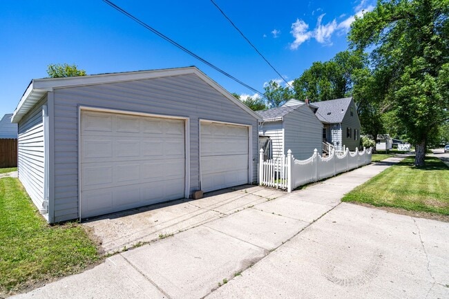 Building Photo - Single Family Home - Located Near Campus