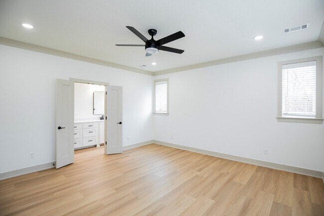 Building Photo - 4 Romine Pl
