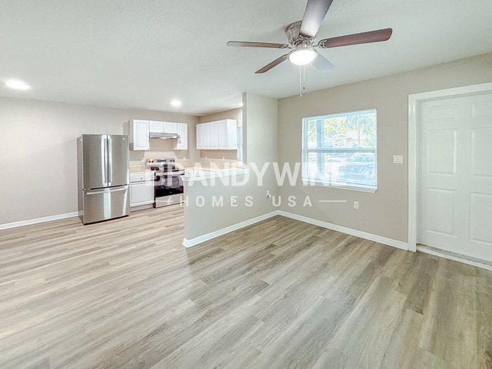 Building Photo - 2911 6th Ave S