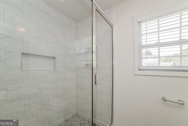 Building Photo - 425 River Trace Dr