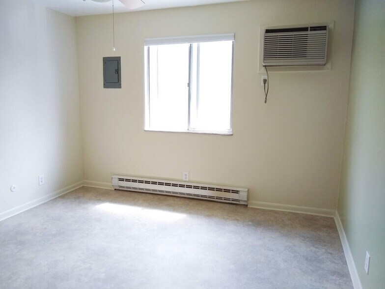 Building Photo - FAIRVIEW - AVAILABLE JULY 2024