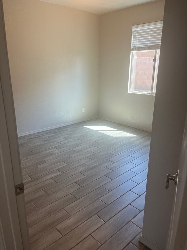 Building Photo - Beautiful Like New 4 Bedroom 3 Bathroom ho...
