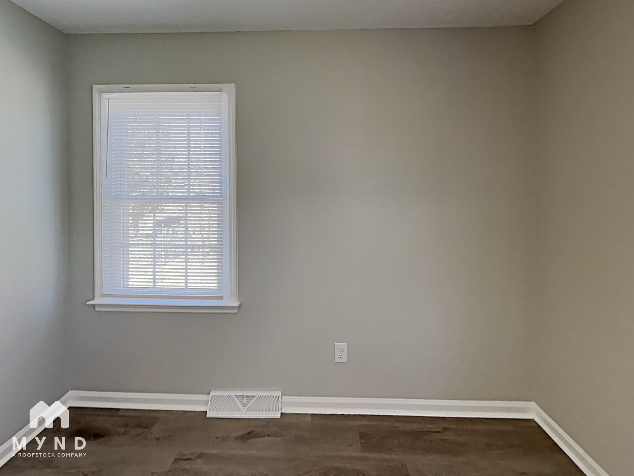 Building Photo - 906 Edgehill Dr