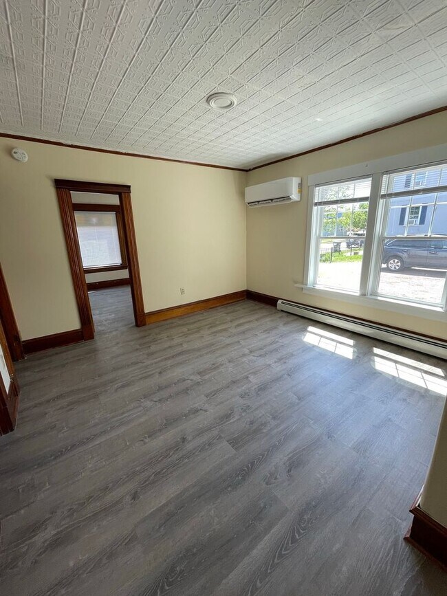 Building Photo - 17-19-19 Lafountain St