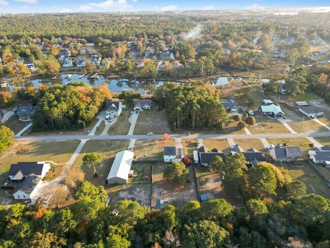 Building Photo - Farmhouse-Style Home Minutes from the Water | No HOA