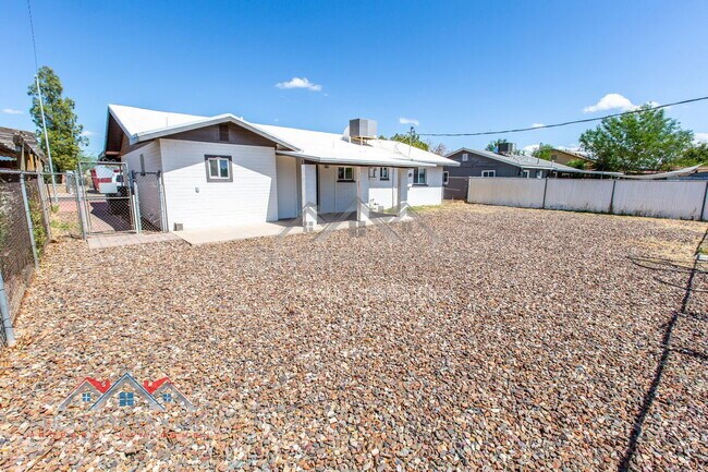 Building Photo - 6415 E Aspen Ave