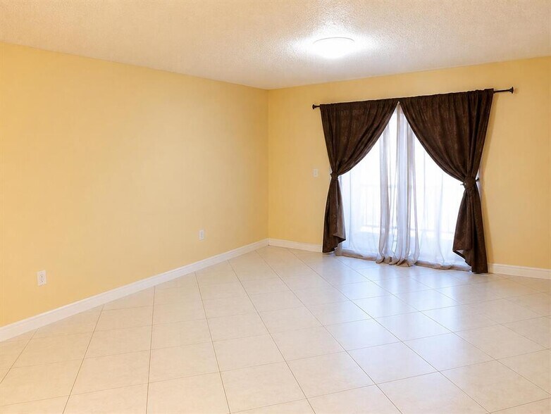 Building Photo - 4116 NW 88th Ave