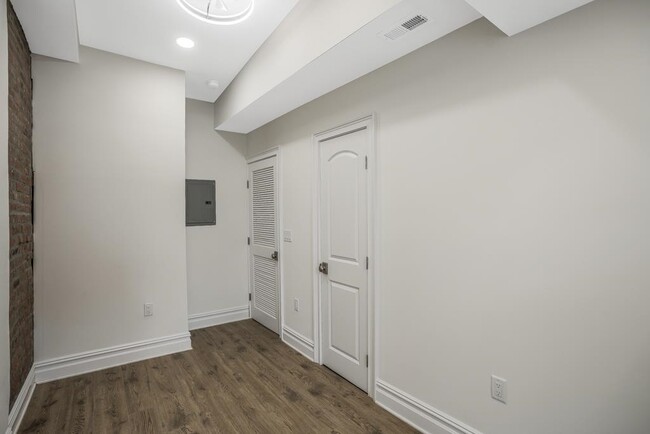 Building Photo - 155 Grand St