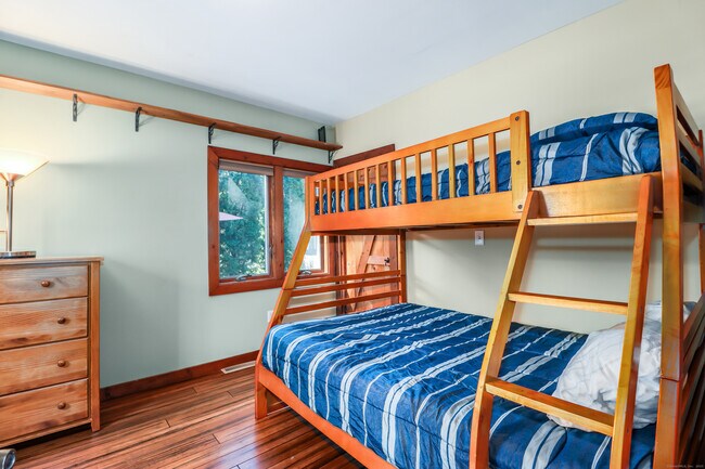 Building Photo - 5 Birch Ln