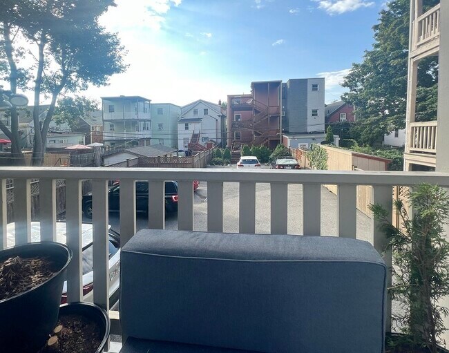 Building Photo - 61 Monmouth St