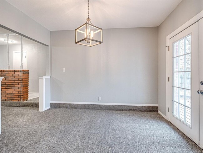 Building Photo - 305 Woodside Dr