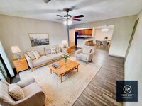 Building Photo - 1317 Esic Dr