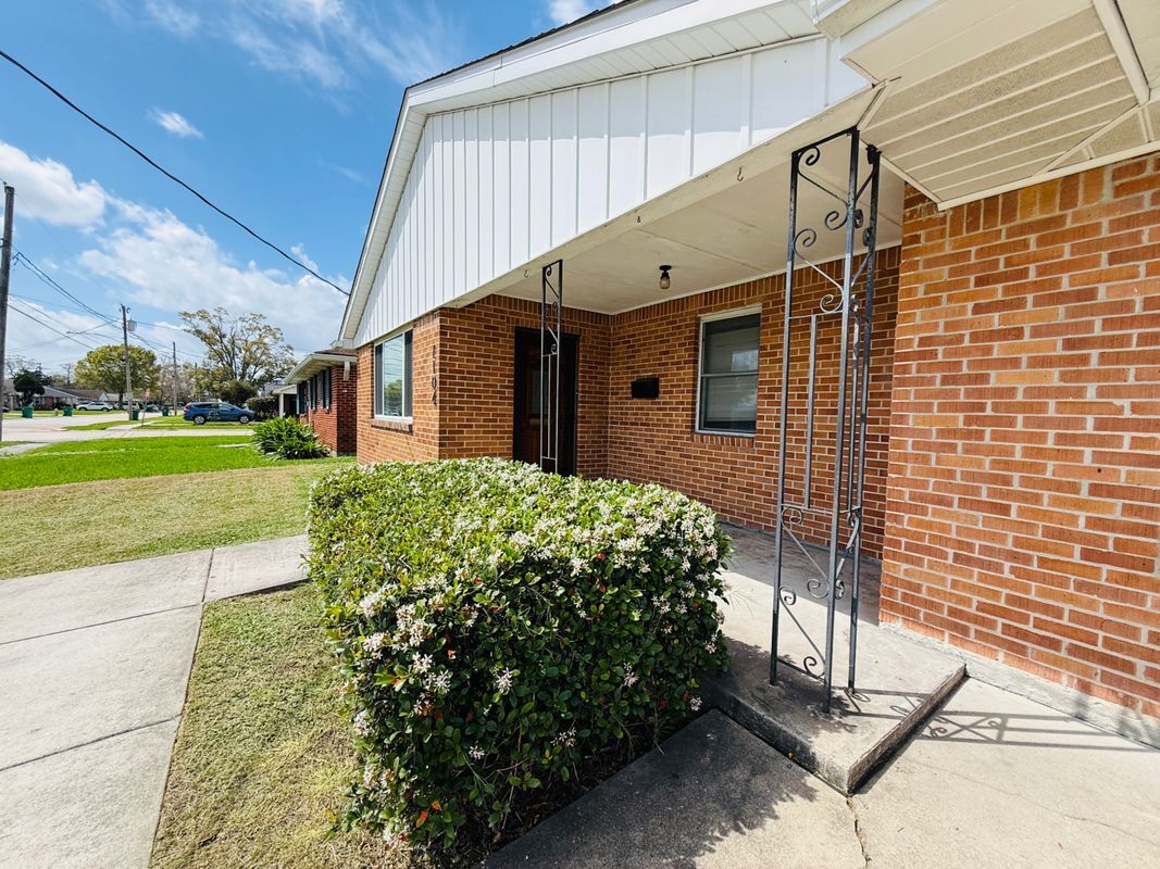 Building Photo - 1104 N Bengal Rd