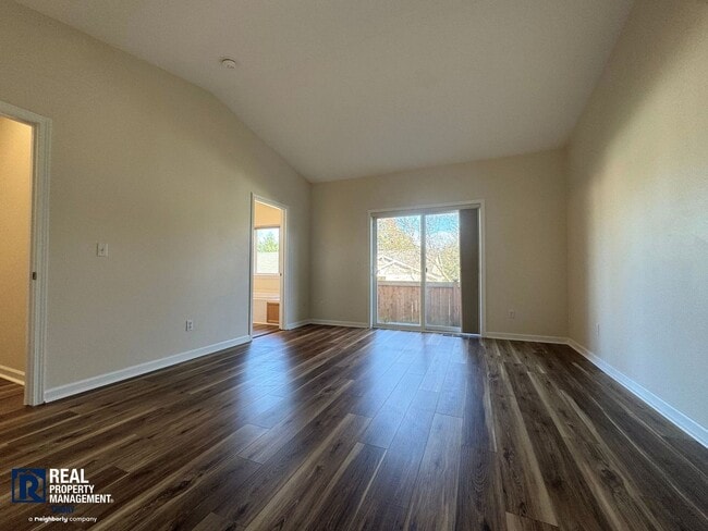 Building Photo - Beautiful 2-Bedroom Townhome with Vaulted Ceilings & 2-Car Garage!!