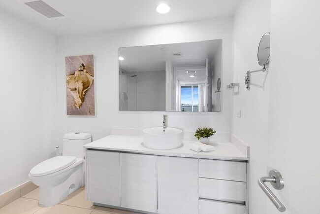 Building Photo - 2602 E Hallandale Beach Blvd