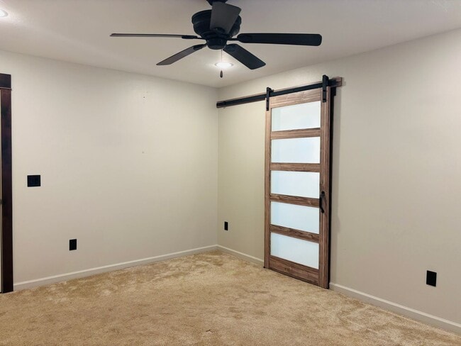 Building Photo - 4 bedroom 3 bath home