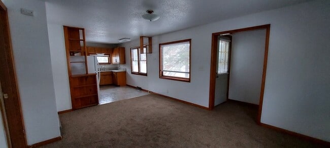 Building Photo - Cute 2 Bedroom Home