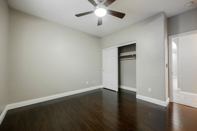 Building Photo - Single Story w/ duel primary suites gated ...
