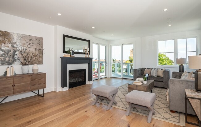 Building Photo - 724 13th St