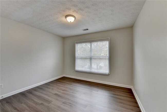 Building Photo - 6670 Island Pointe Dr