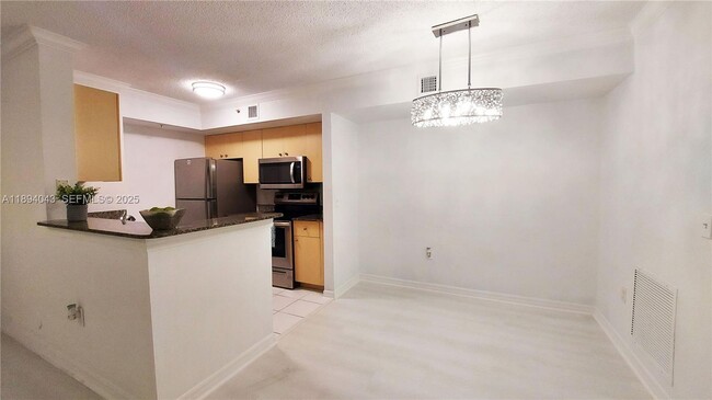 Building Photo - 2457 Centergate Dr