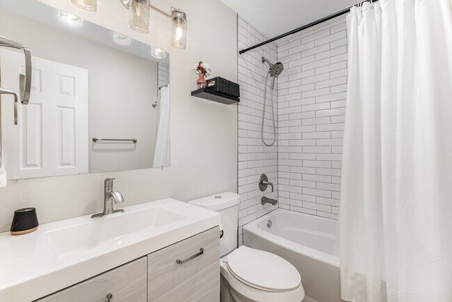 Building Photo - 1700 Delaford Cir