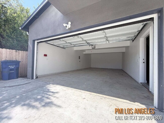Building Photo - 1731 E 68th St