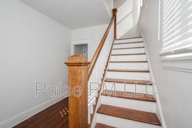 Building Photo - 2730 Dakota Ave