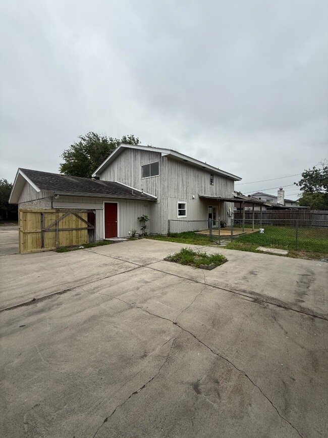 Building Photo - 4617 Cobblestone Ln
