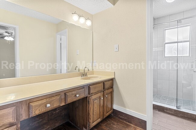 Building Photo - Charming 3-Bedroom Home Just Minutes from ...