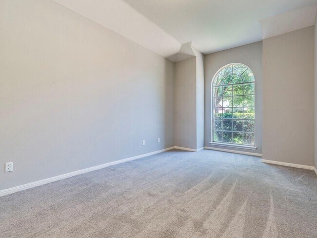 Building Photo - 1104 Quail Ln