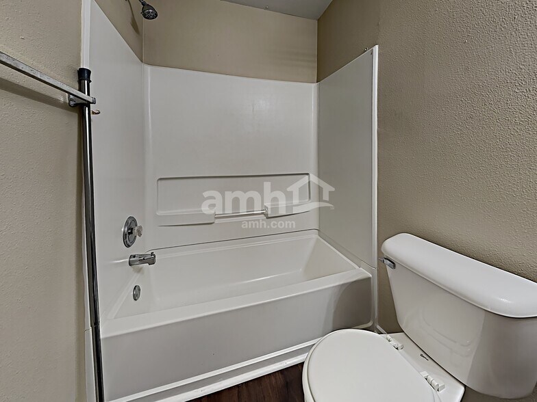 Building Photo - 10715 Inspiration Dr