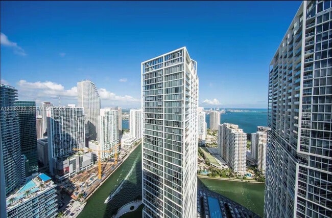 Building Photo - 485 Brickell Ave
