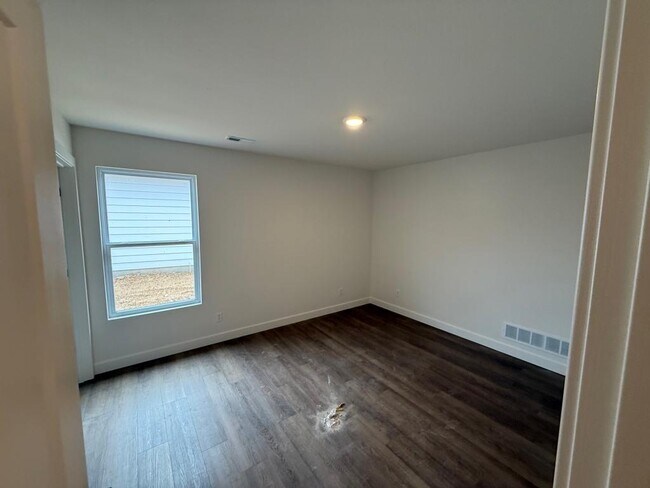 Building Photo - 5217 Whisper Dr