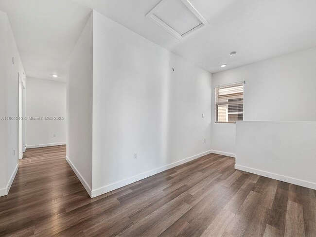 Building Photo - 501 NE 6th Ct