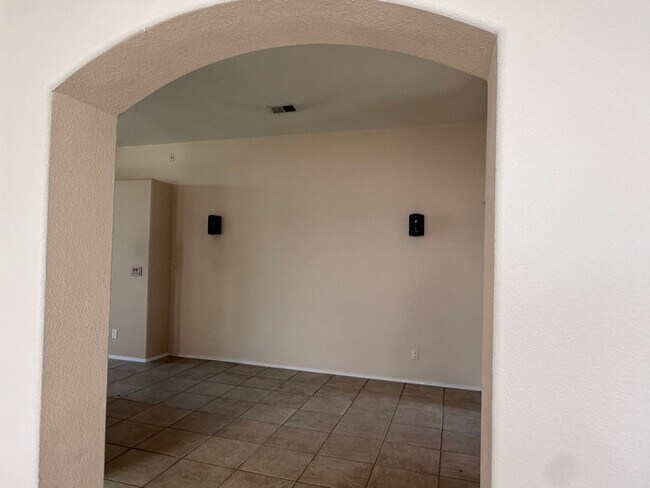 Building Photo - NW Home