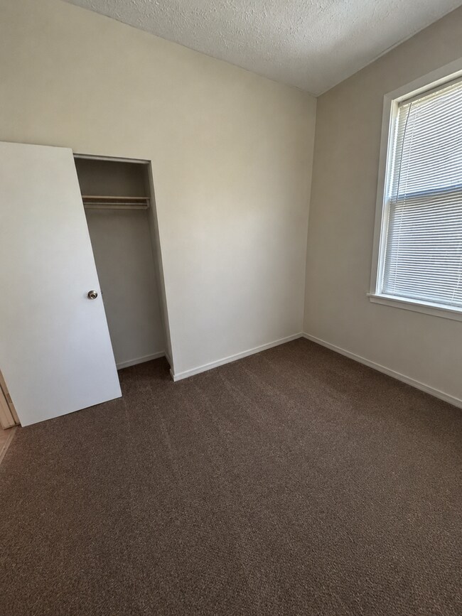 Building Photo - 1017 1/2 Vine St Kent OH 44240 RM2 .MM .T2