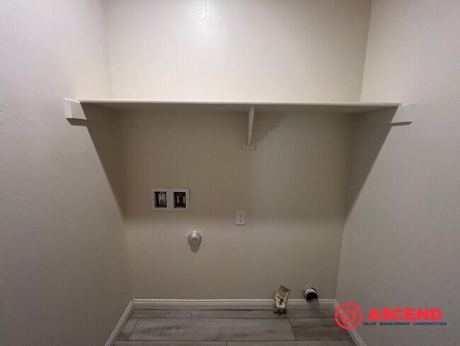 Building Photo - Stunning 4 Bedroom Home In The Southwest!