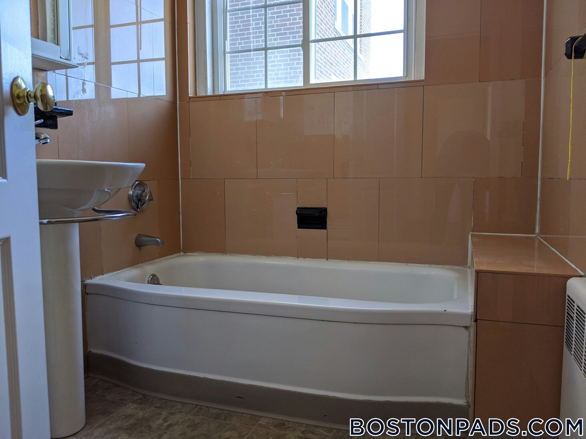 Building Photo - 550 Belmont St