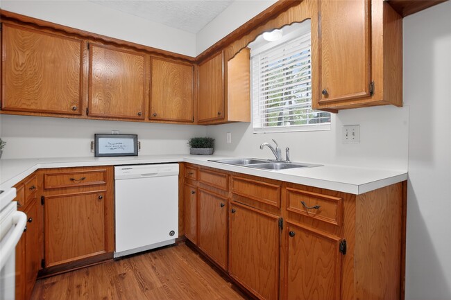 Building Photo - 601 Chateau Woods Pkwy Dr