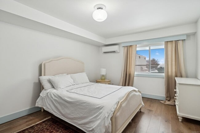 Building Photo - 8 Big Reed Path