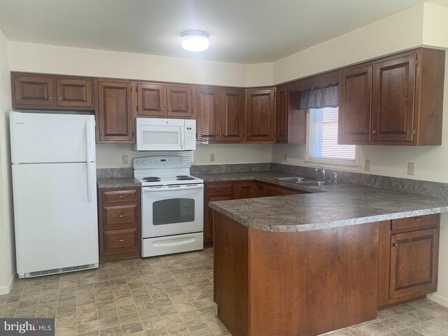 Building Photo - 205 N Linden Ave