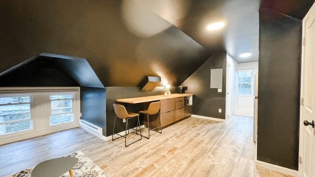 Building Photo - Chic Studio in North Winton Village
