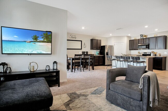 Building Photo - Discover this lovely 4-bedroom, 2-bath home in the sought-after Squires Grove community