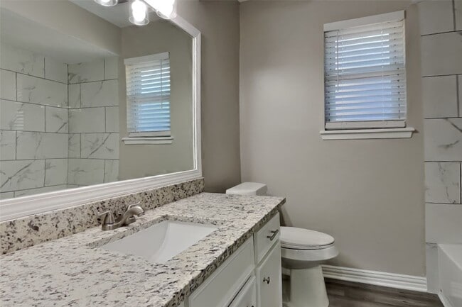 Building Photo - 11835 Hillbrook Dr