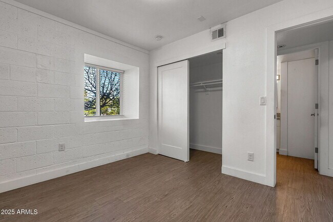 Building Photo - 622 N 9th Ave