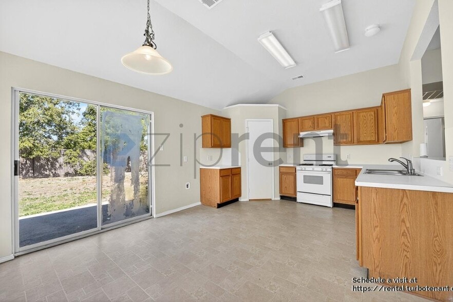 Building Photo - 9100 Warren Dr