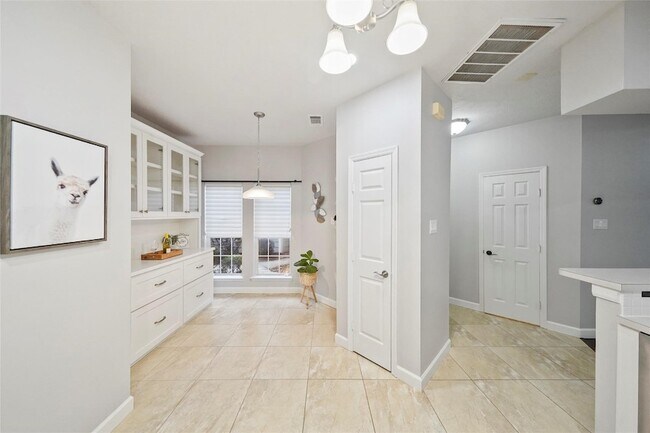 Building Photo - 2351 Summit Way Ct