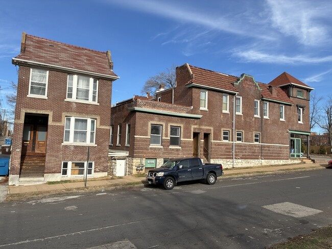 Building Photo - 3557 California Ave